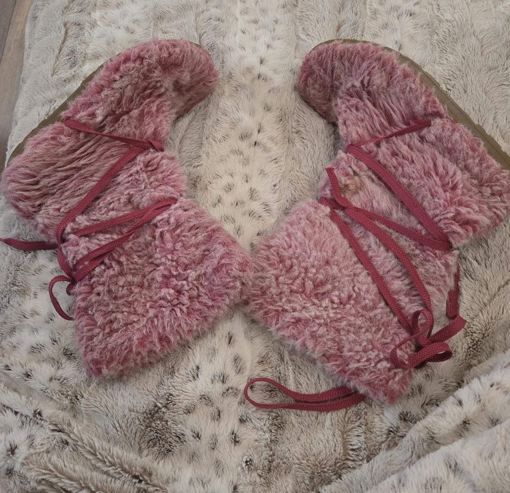 Lower East Side -- Y2K -Size (9-10) Pink Faux Fur Boots